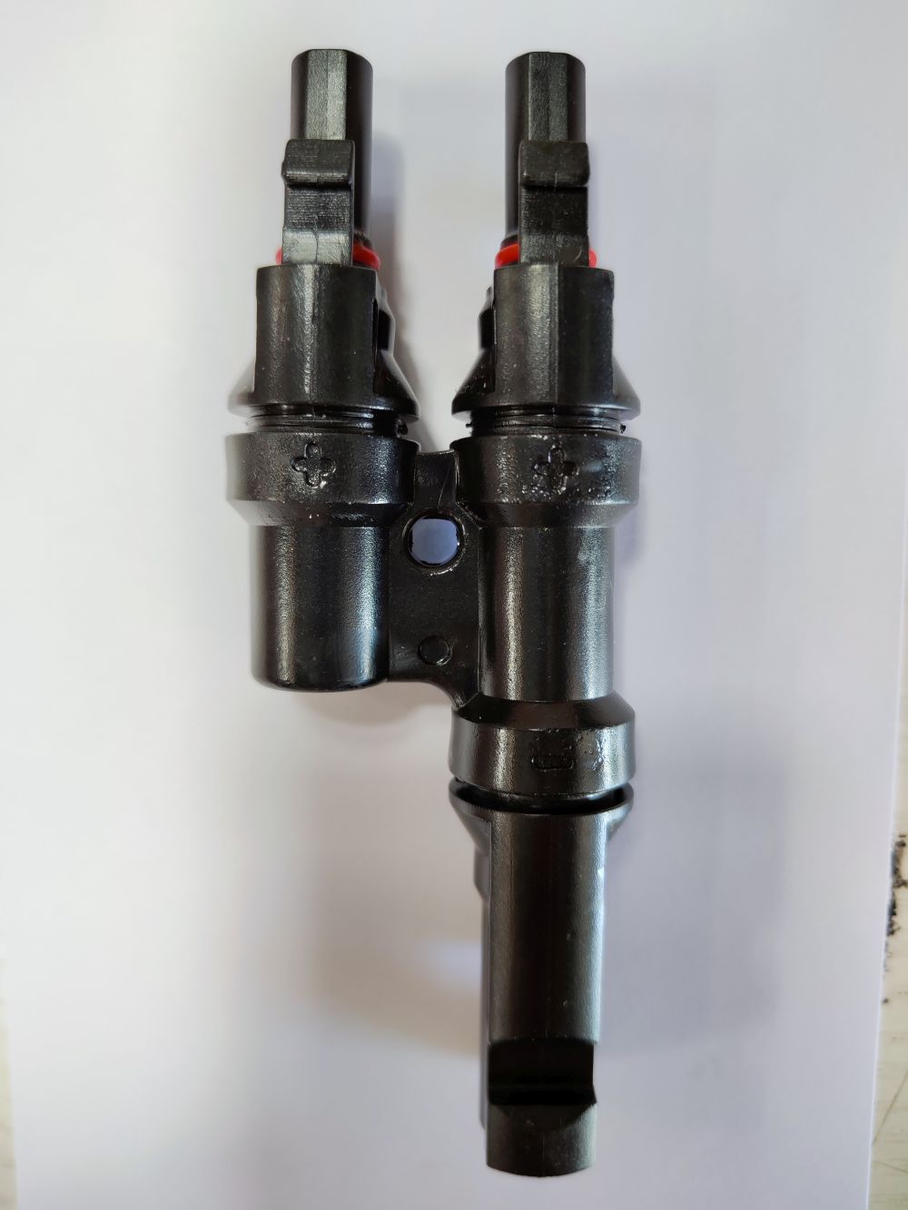 EFFEKTA Solarwechselrichter KS5-Serie, zbh. Offgridtec® Y-Stecker - Abzweigbuchsen EFFEKTA Solarwechselrichter KS5-Serie, zbh. Offgridtec® Y-Stecker - Abzweigbuchsen