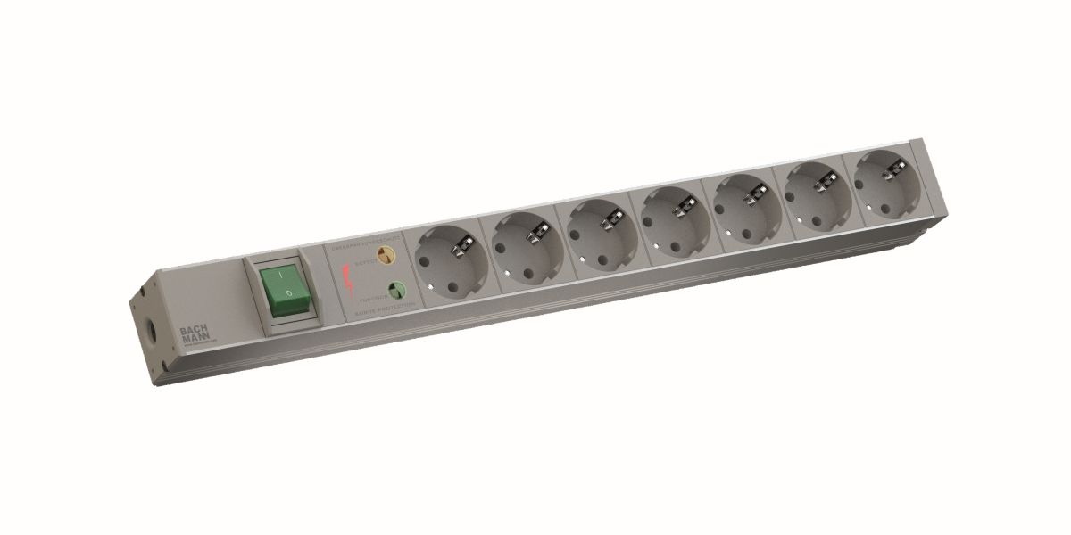BACHMANN 48,26cm 19Zoll Steckdosenleiste 7-Fach Mit US Mit Switch