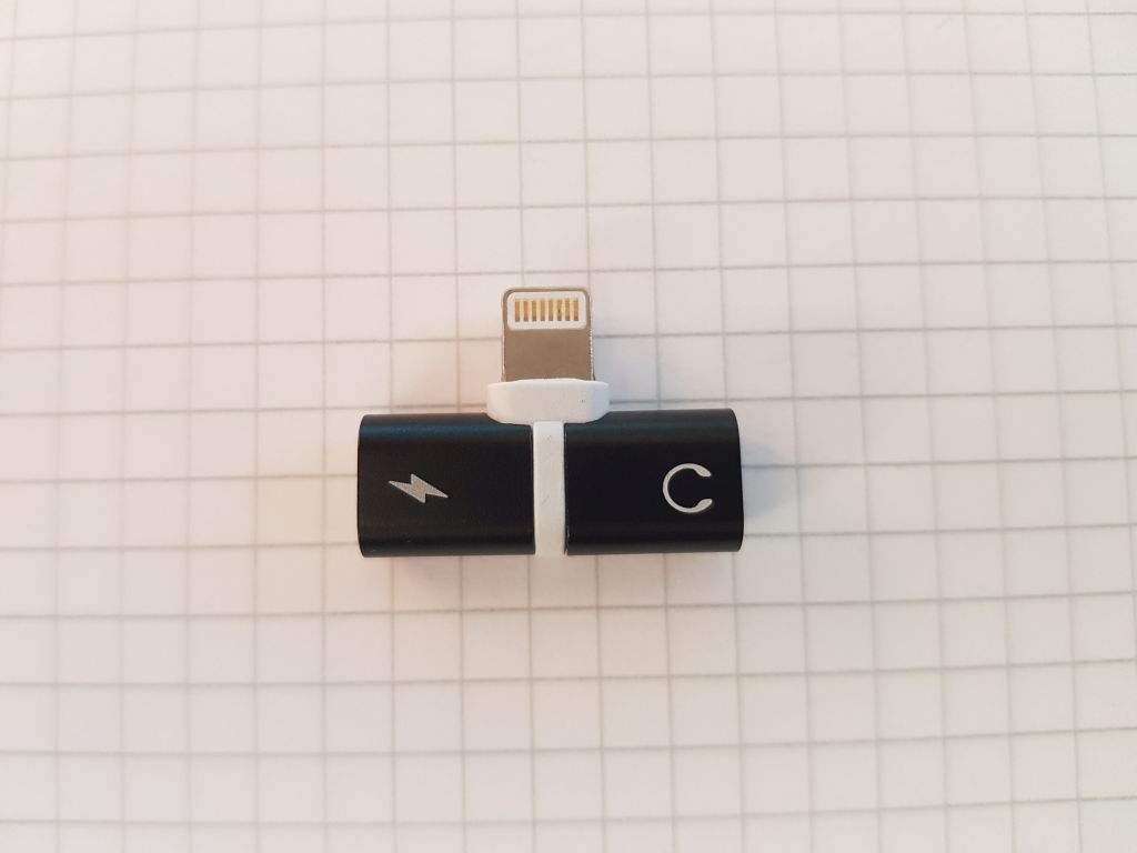 Synergy 21 iPhone Adapter zum Aufladen + Kopfhöreranschluss Synergy 21 iPhone Adapter zum Aufladen + Kopfhöreranschluss