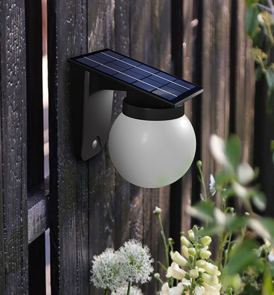 Synergy 21 LED Wand Akku Solar Lampe - Ball milky -