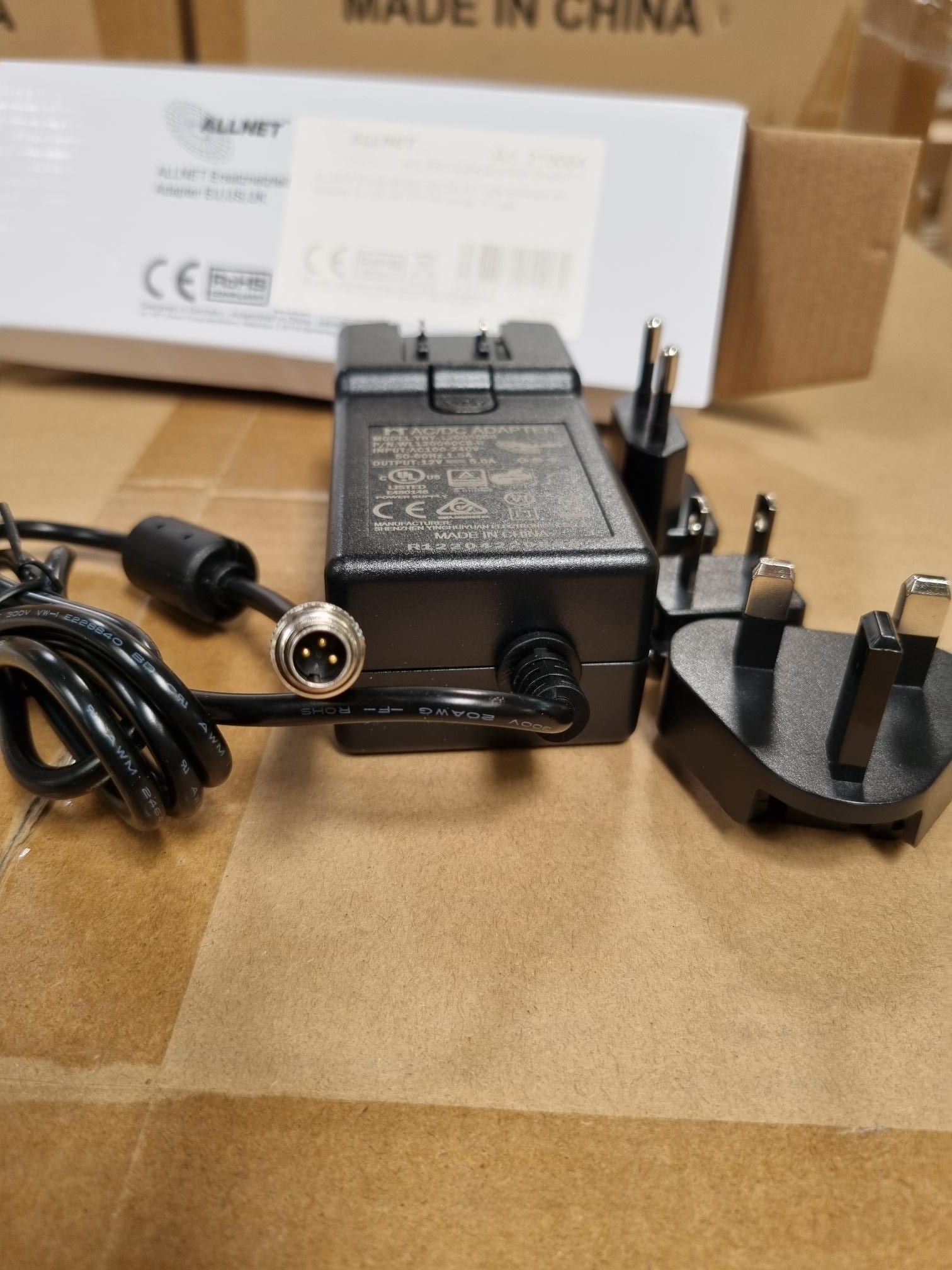ALLNET Ersatznetzteil 12V/5A EU Type schwarz mit Adapter EU,US,UK HTT mit Binder 711 M9 ALLNET Ersatznetzteil 12V/5A EU Type schwarz mit Adapter EU,US,UK HTT mit Binder 711 M9