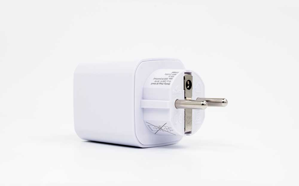 Shelly · Plug & Play "Plug M Gen3 White" · Smarter Zwischenstecker · 13A · Messfunktion · WLAN · BT · weiß