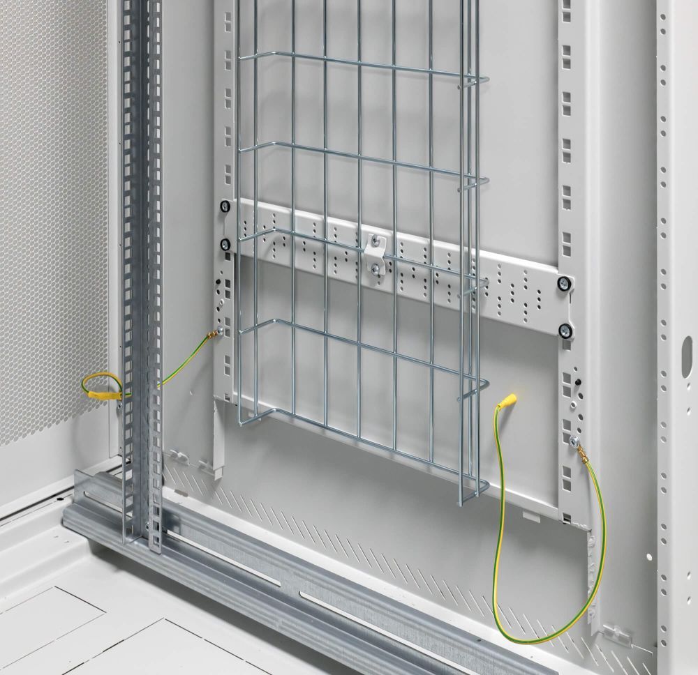 Triton 19"zbh.Drahtkabelführungsrinne incl. Mont.leisten, 27/32/37HE Tiefe  900, grau, für RMA-N1/RZA-N1/RTA/RYA/RDA, Rinne 300x50,